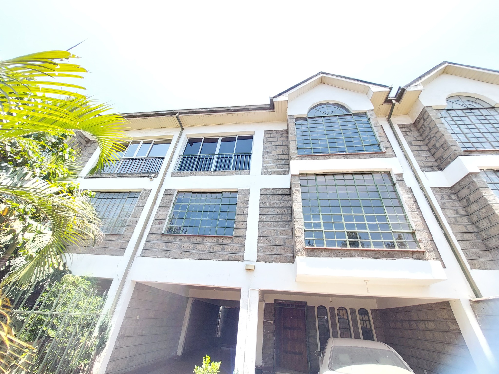 𝟒 𝐁𝐞𝐝𝐫𝐨𝐨𝐦 𝐀𝐥𝐥 𝐄𝐧𝐬𝐮𝐢𝐭𝐞 𝐓𝐨𝐰𝐧𝐡𝐨𝐮𝐬𝐞 𝐅𝐨𝐫 𝐒𝐚𝐥𝐞 𝐢𝐧 𝐒𝐨𝐮𝐭𝐡 𝐁