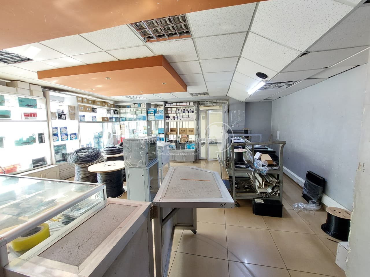 𝐏𝐫𝐢𝐦𝐞 𝐆𝐫𝐨𝐮𝐧𝐝 𝐅𝐥𝐨𝐨𝐫 𝐒𝐡𝐨𝐰𝐫𝐨𝐨𝐦 / 𝐎𝐟𝐟𝐢𝐜𝐞 𝐟𝐨𝐫 𝐒𝐚𝐥𝐞 – 𝐔𝐩𝐩𝐞𝐫𝐡𝐢𝐥𝐥, 𝐍𝐚𝐢𝐫𝐨𝐛𝐢.