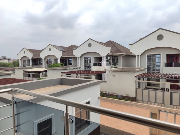 𝐒𝐭𝐮𝐧𝐧𝐢𝐧𝐠 𝟒 𝐁𝐞𝐝𝐫𝐨𝐨𝐦 𝐀𝐥𝐥 𝐌𝐚𝐢𝐬𝐨𝐧𝐞𝐭𝐭𝐞 + 𝐃𝐒𝐐 𝐅𝐨𝐫 𝐒𝐚𝐥𝐞 𝐢𝐧 𝐊𝐚𝐦𝐚𝐤𝐢𝐬, 𝐑𝐮𝐢𝐫𝐮