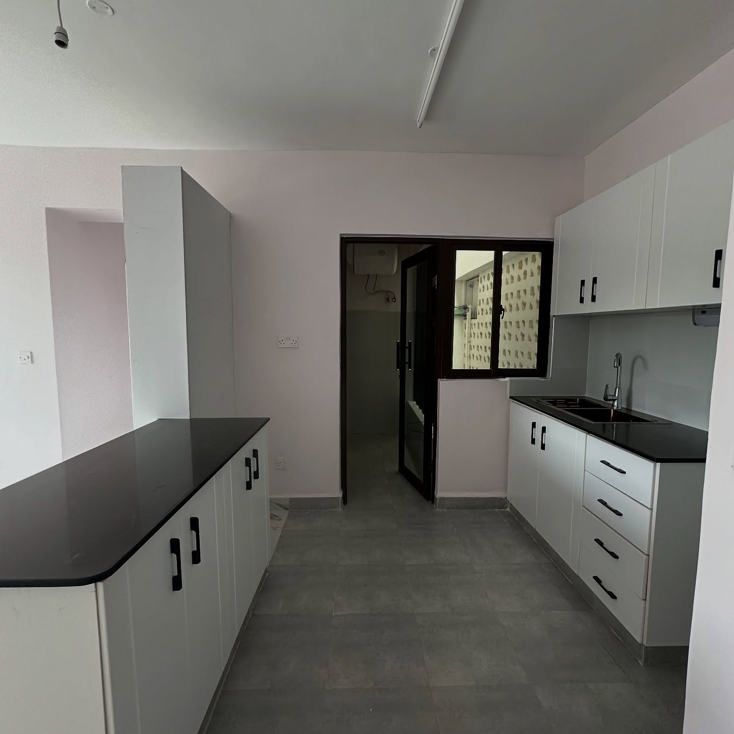 1 bedroom apartment to let or sale in Ngong Road near Lenana school Image