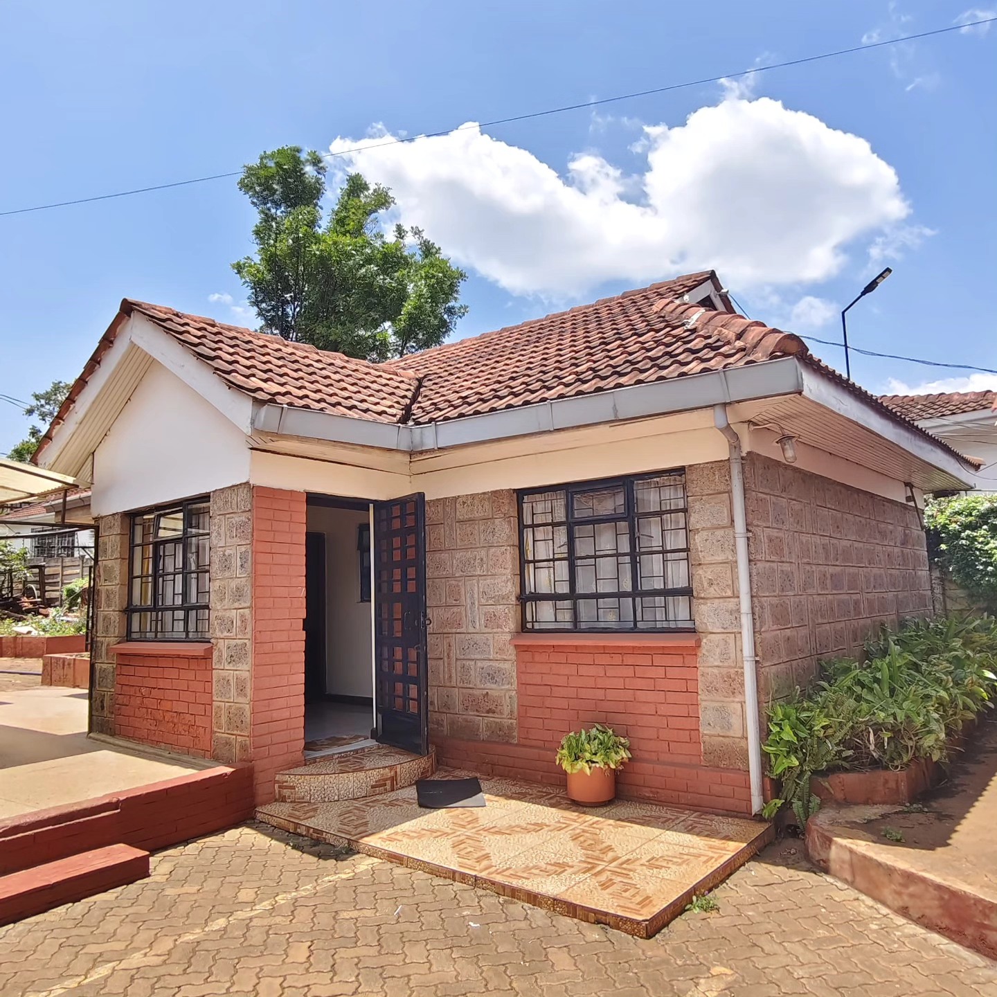 1 Bedroom Bungalow to Let in Redhill, Nyari