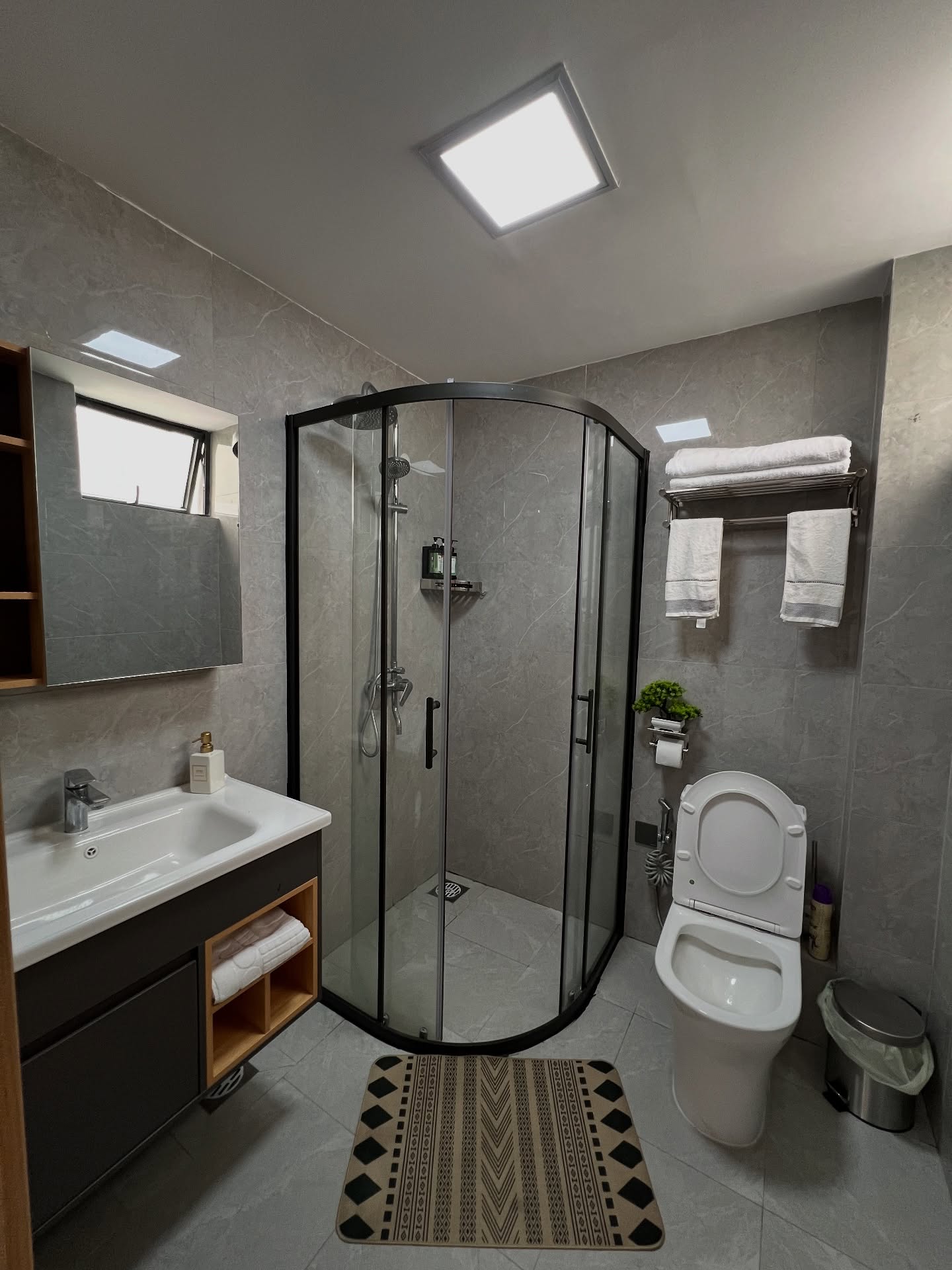 1 bedroom fully furnished apartment to let near junction mall Image