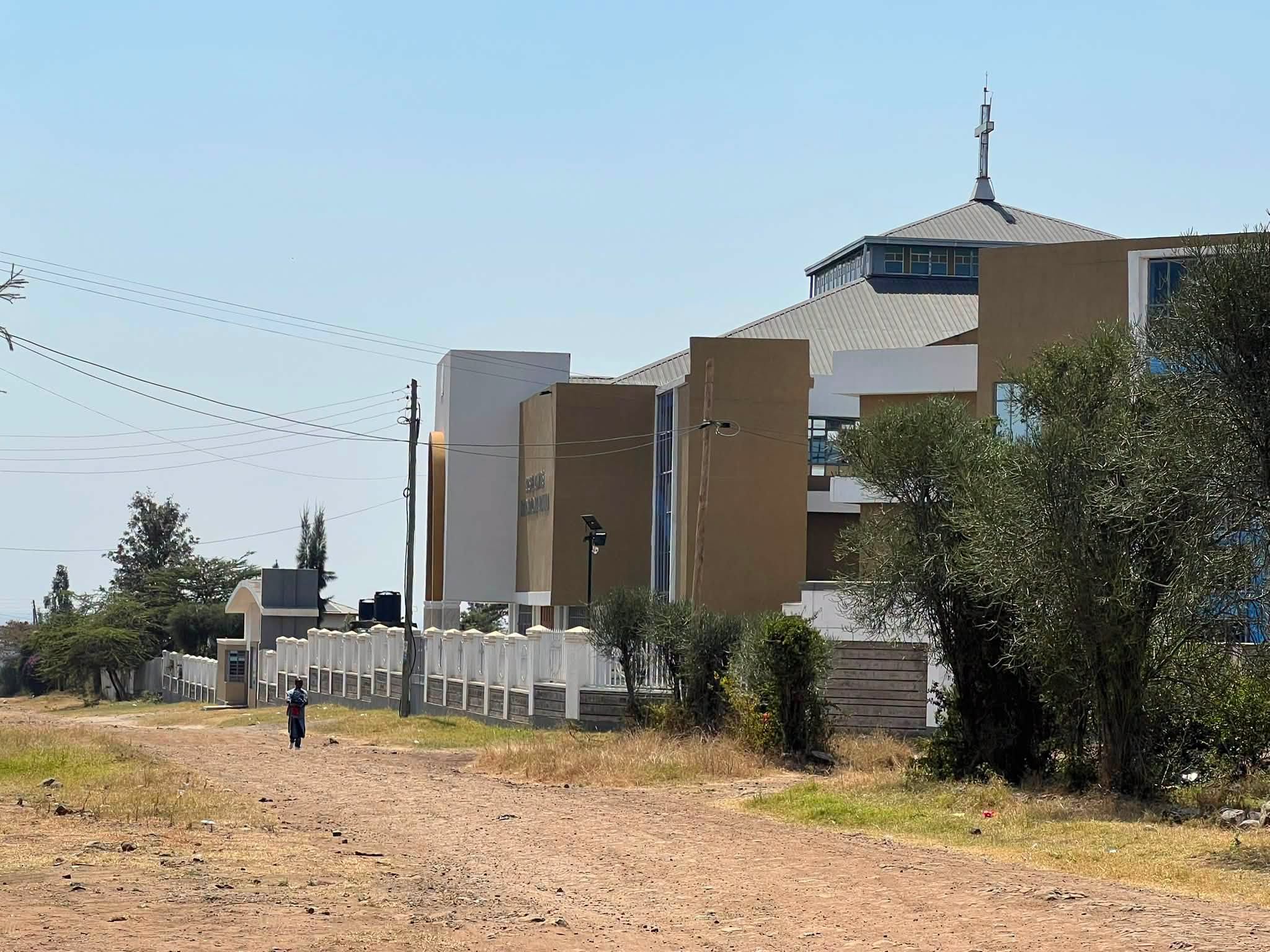 100 by 100 plot for sale in utawala near komarock modern hospital
