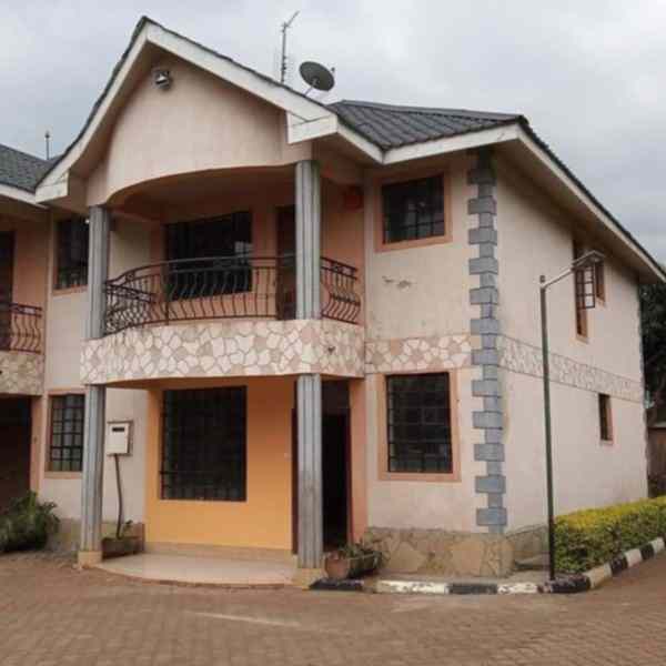 Spacious three bedroom house to let in Nyari Estate