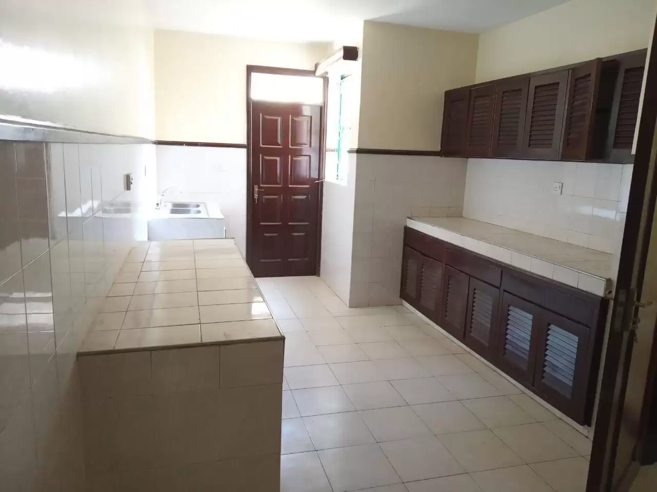 4 bedroom maisonette for rent in Spring valley Image