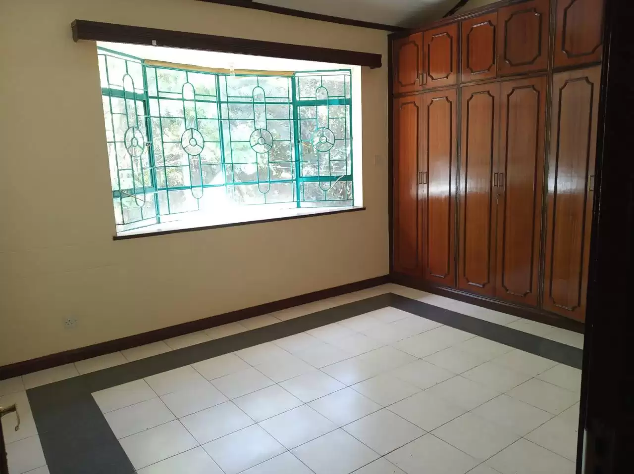 4 bedroom maisonette for rent in Spring valley Image