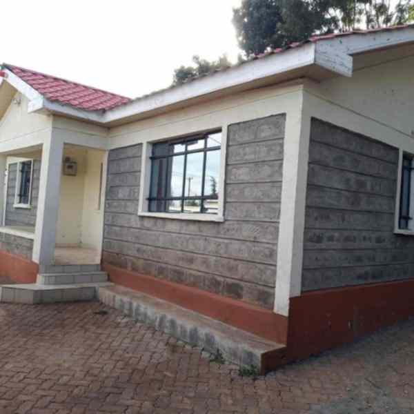 3 bedroom for rent and sale in Ruaka