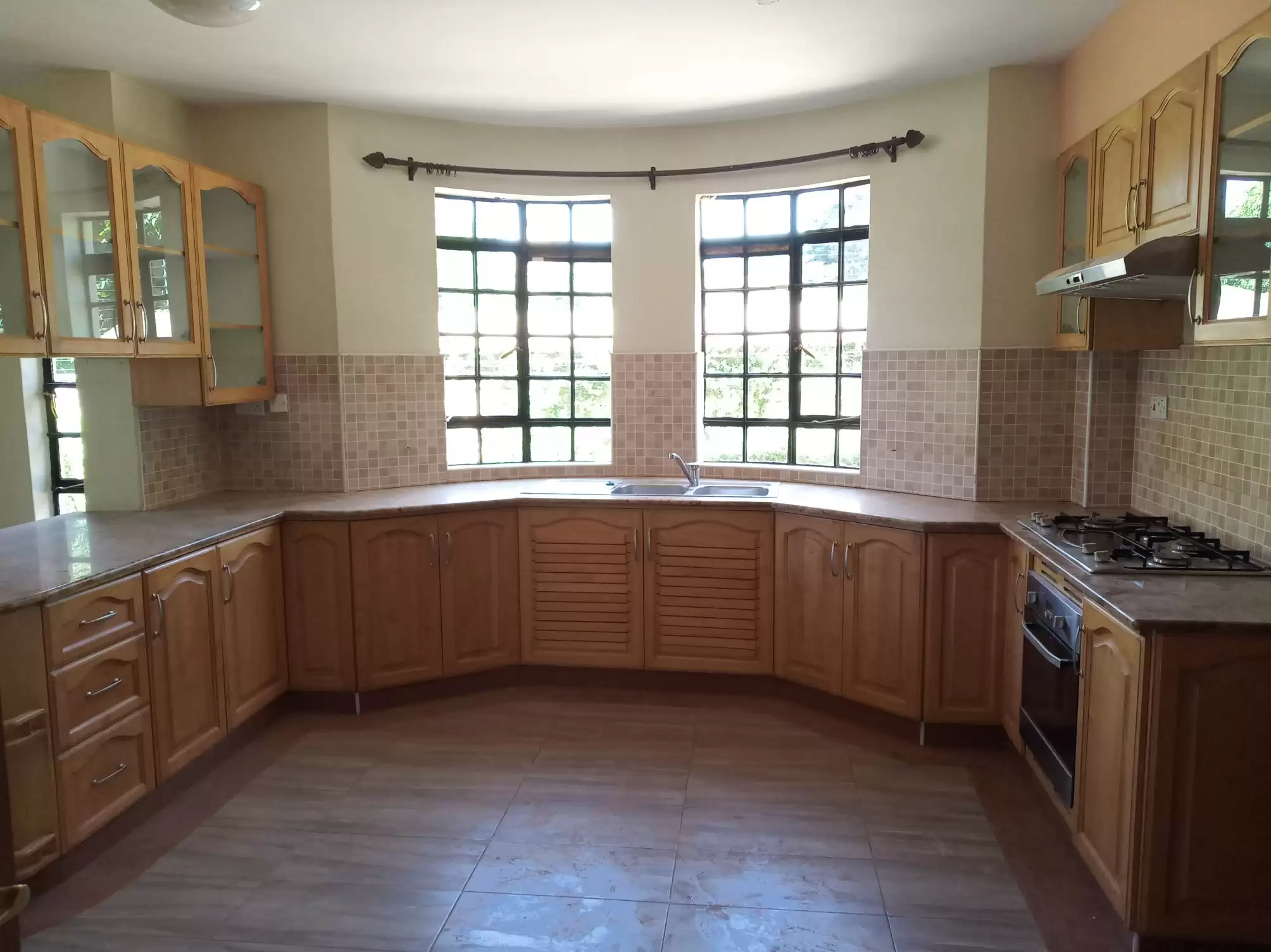 4 bedroom mansion for rent at Rosslyn estate in Rosslyn, Nairobi, Kenya