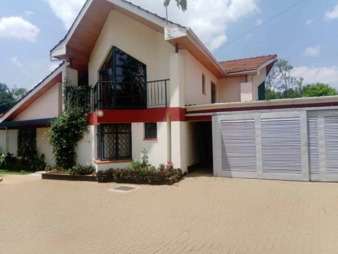 4 bedroom mansion for rent in Ridgeways