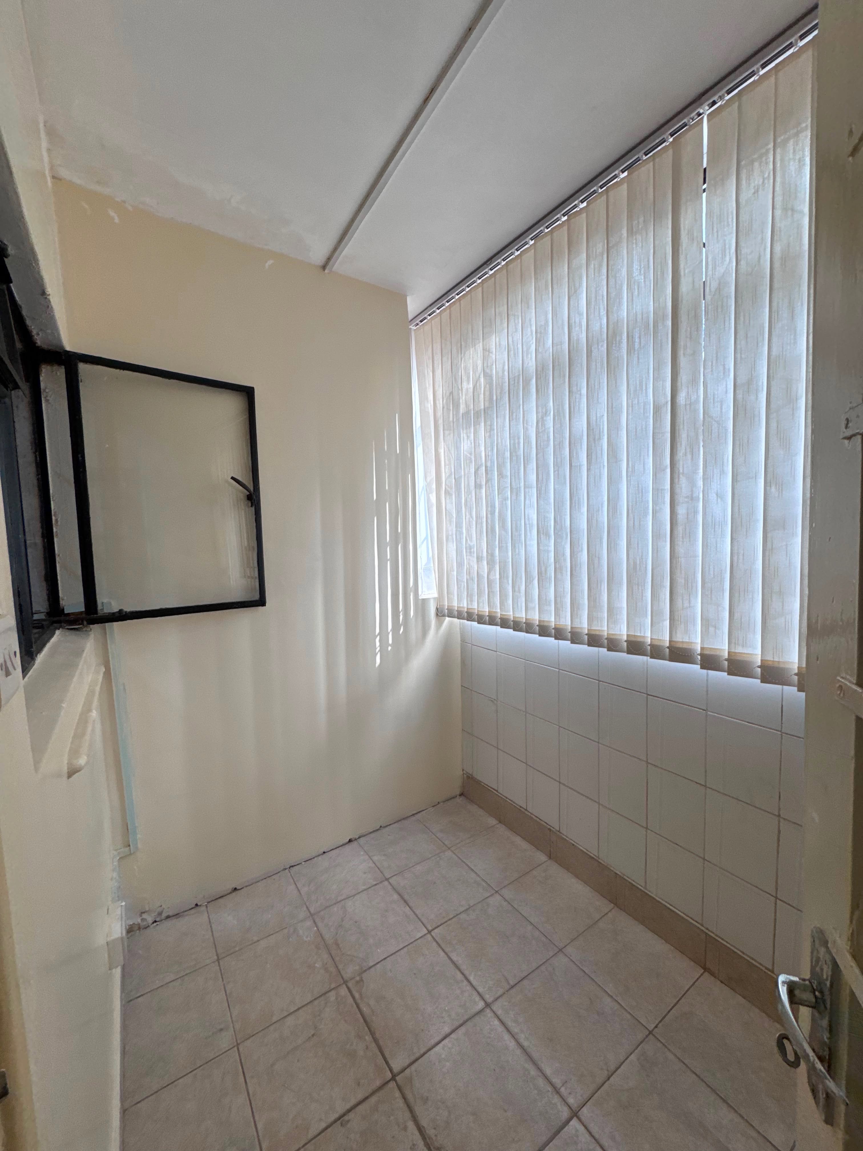 1,274 sq office space to let in upper hill Image