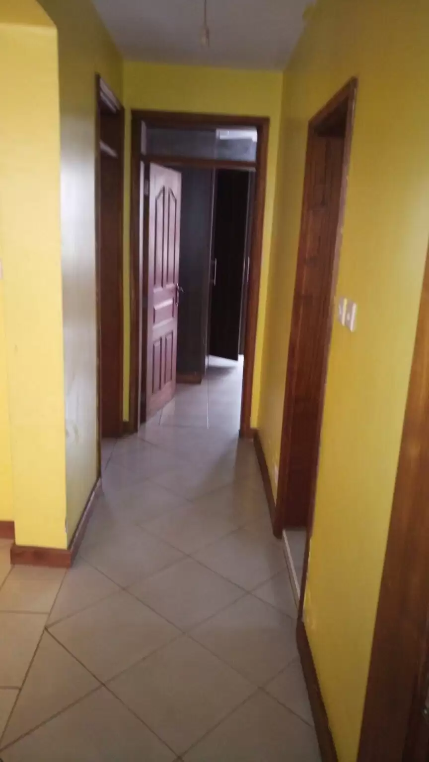 Spacious three bedroom to let in Ngara west Image