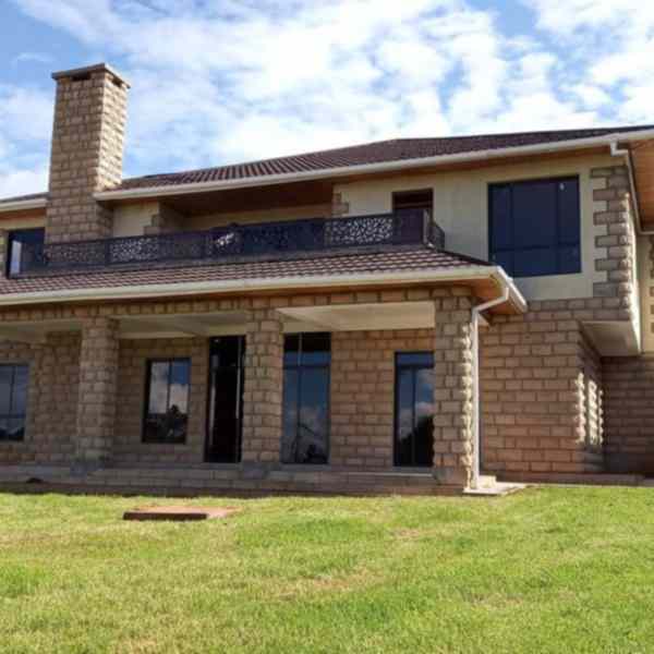 5 bedroom mansion for rent in Runda