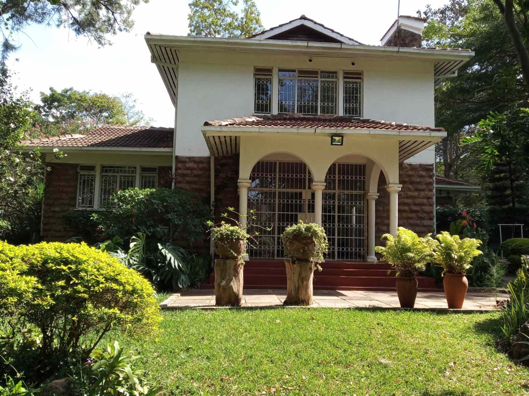 four bedroom mansion for rent runda