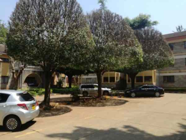 3 bedroom mansion for rent in Muthaiga