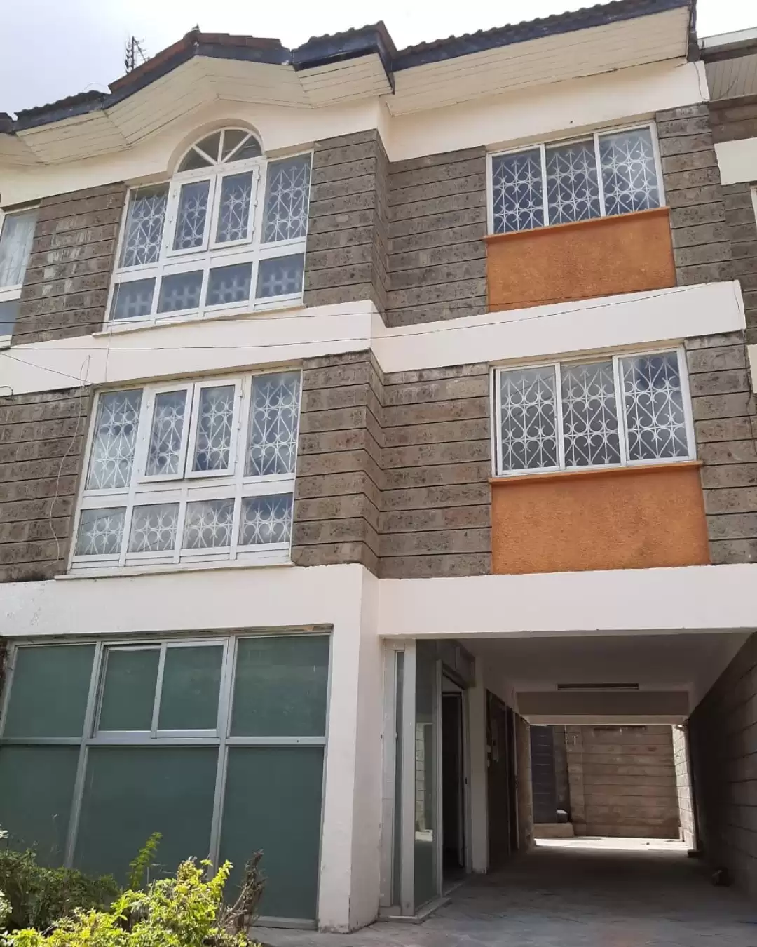 4bedroom maisonette for rent in South c Image