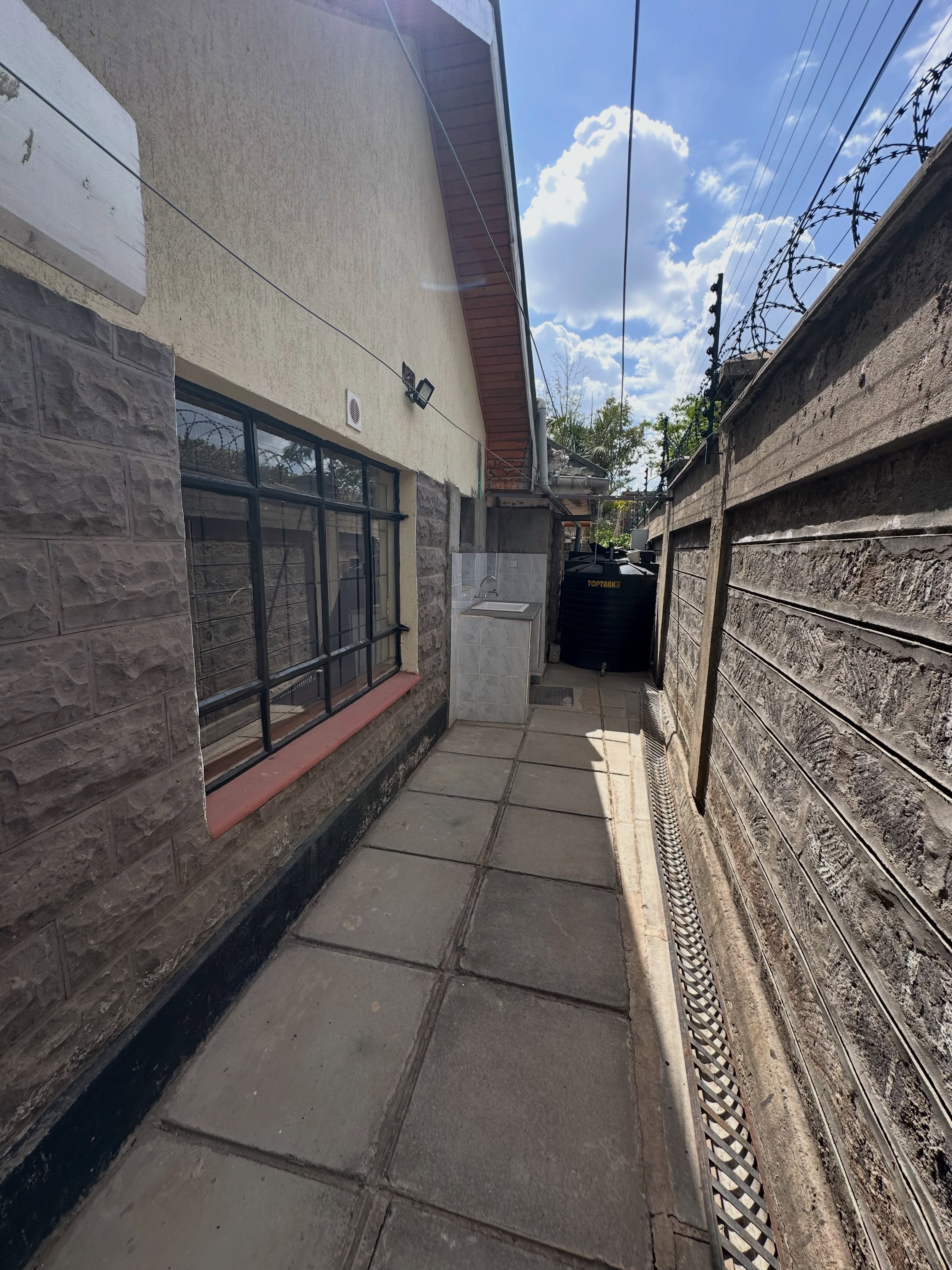 2 bedroom apartment for rent in karen Image