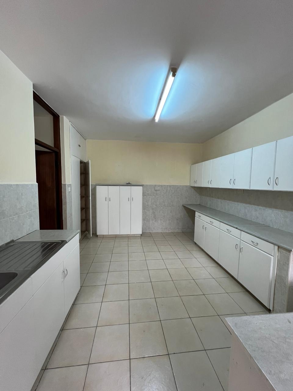 2 bedroom apartment plus dsq to let in Kilimani Image