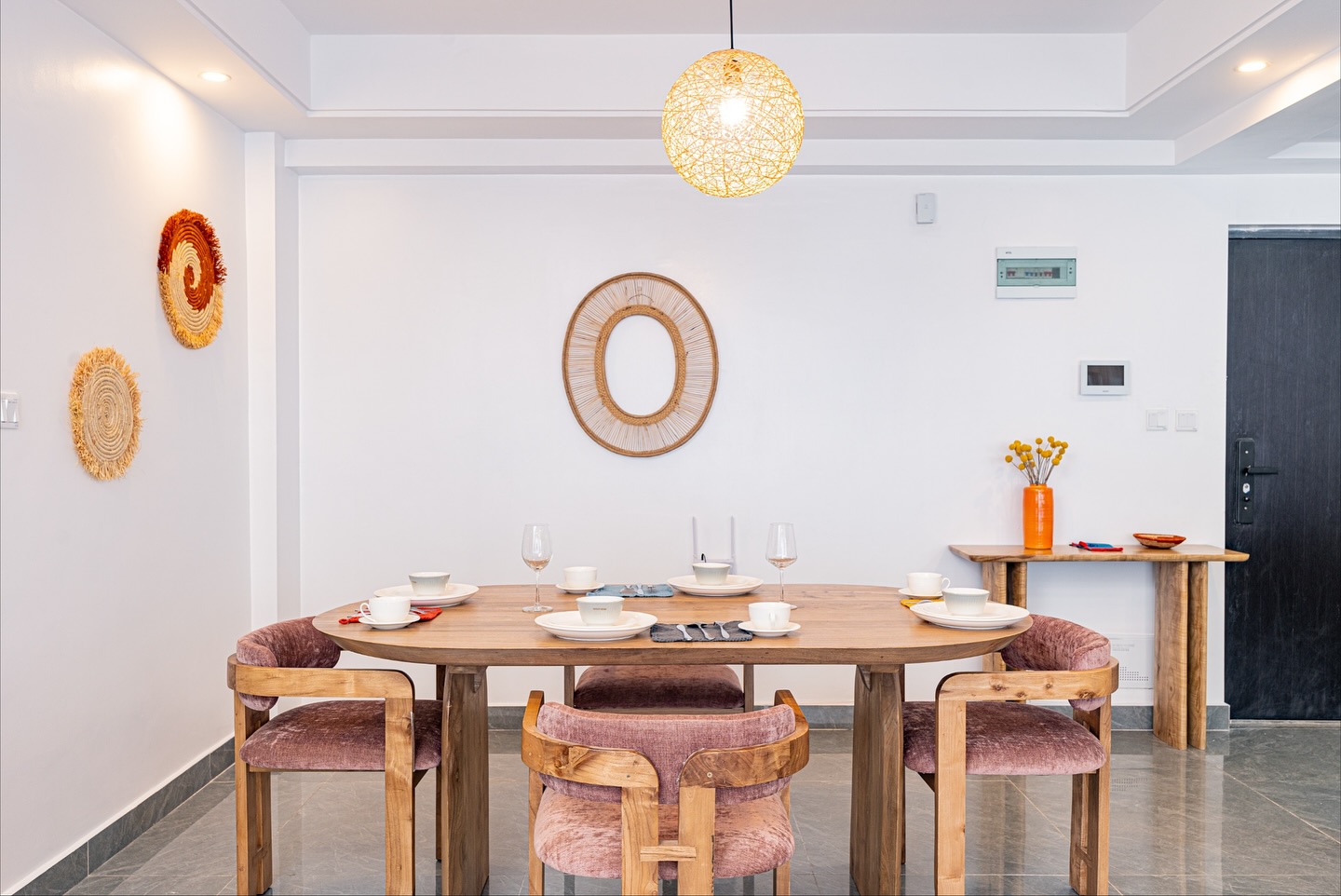 2 bedroom apartment to let in Riverside Drive Image