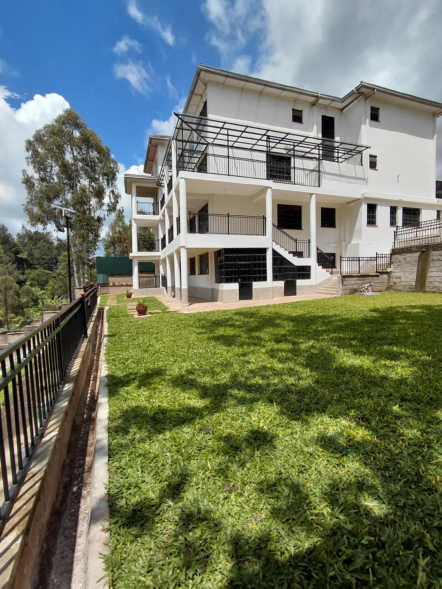 2 bedroom apartments plus dsq to let in Kitisuru