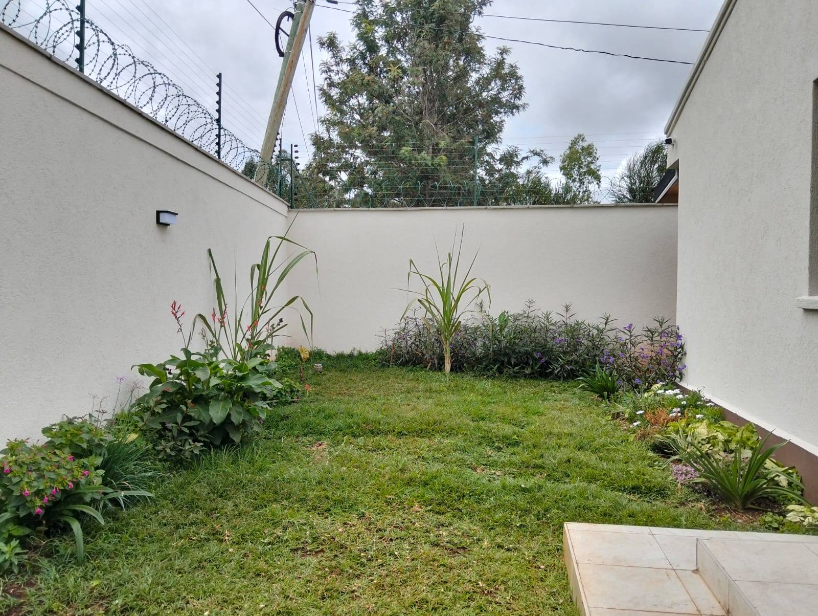2 bedroom bungalow for rent in Karen Image