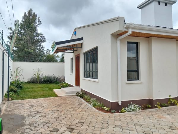 2 bedroom bungalow for rent in Karen