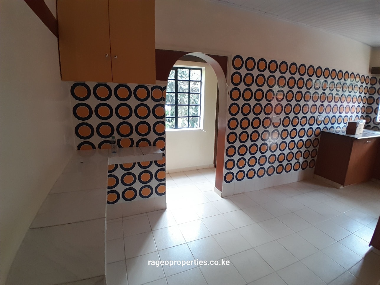 2 bedroom bungalow plus SQ to let in Karen Image