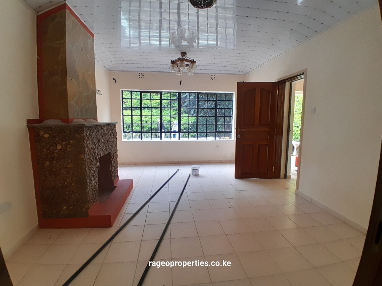 2 bedroom bungalow plus SQ to let in Karen Image