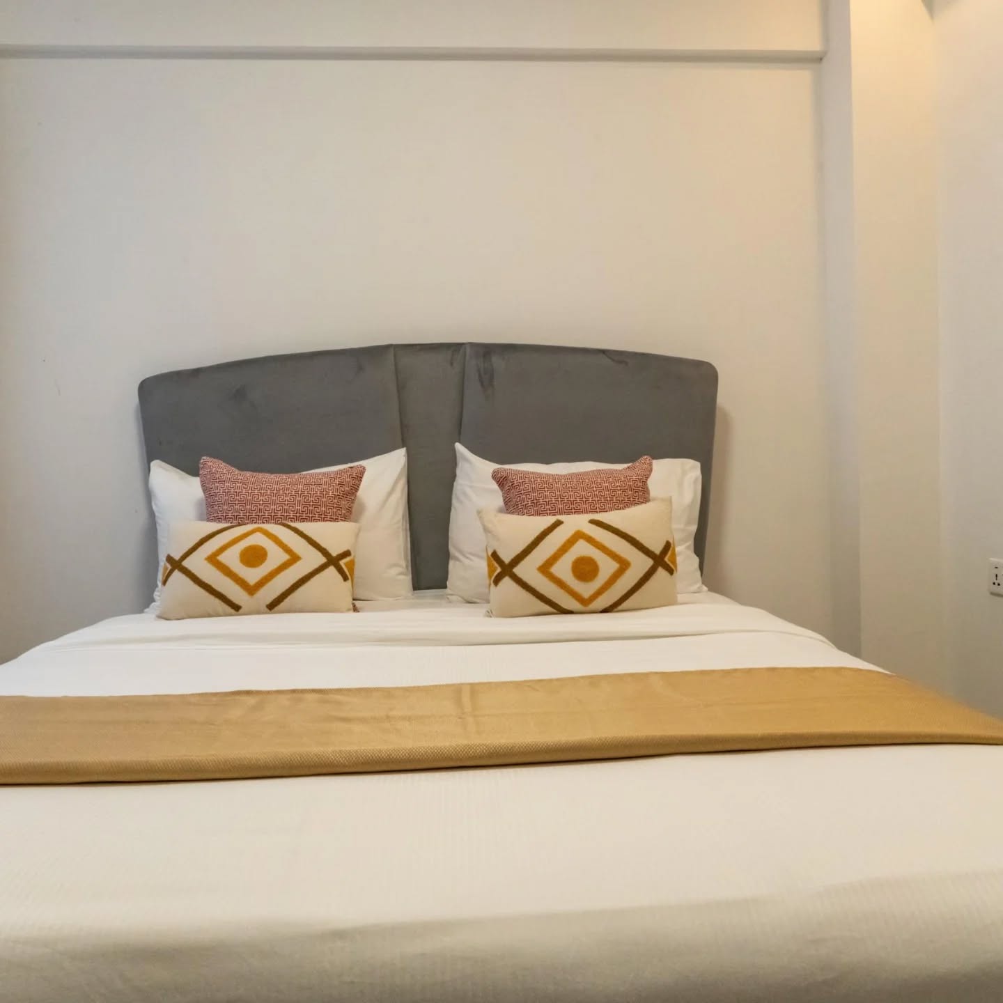 2 bedroom fully furnished apartment to let located in the riverside drive Image