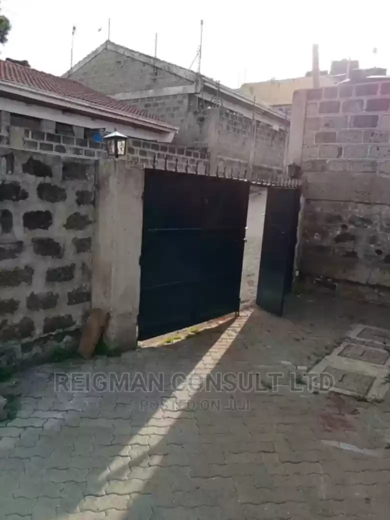 3 bedroom own compound for rent in Guango