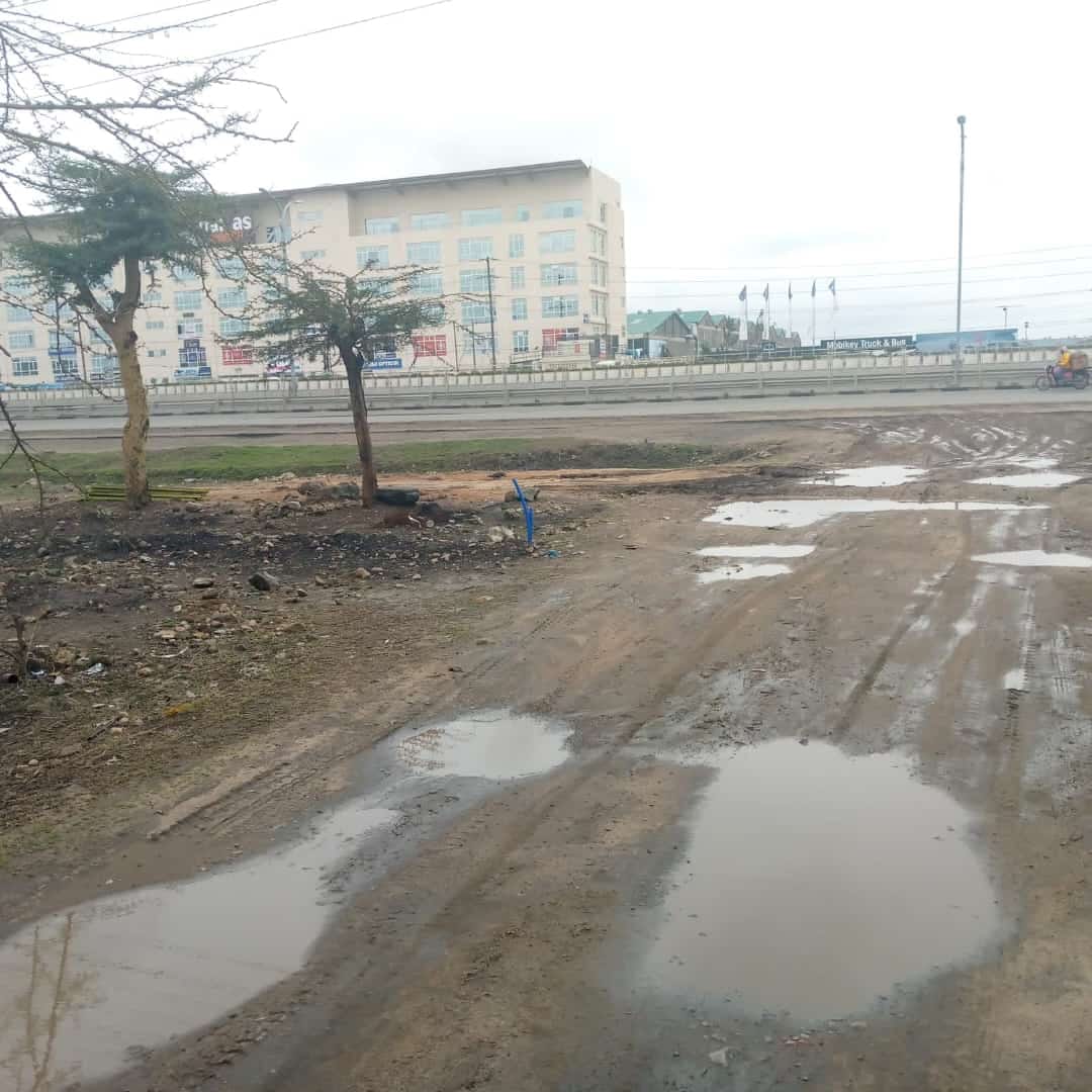 2.5 acres for sale  syokimau near nation  touching Mombasa road