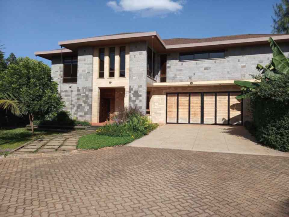 Four vedrooom mansion to let in Runda