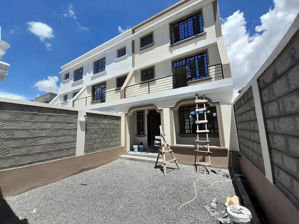 3 Bedroom Apartment All En-suite Plus Dsq For Rent in Syokimau, Off Katani Road