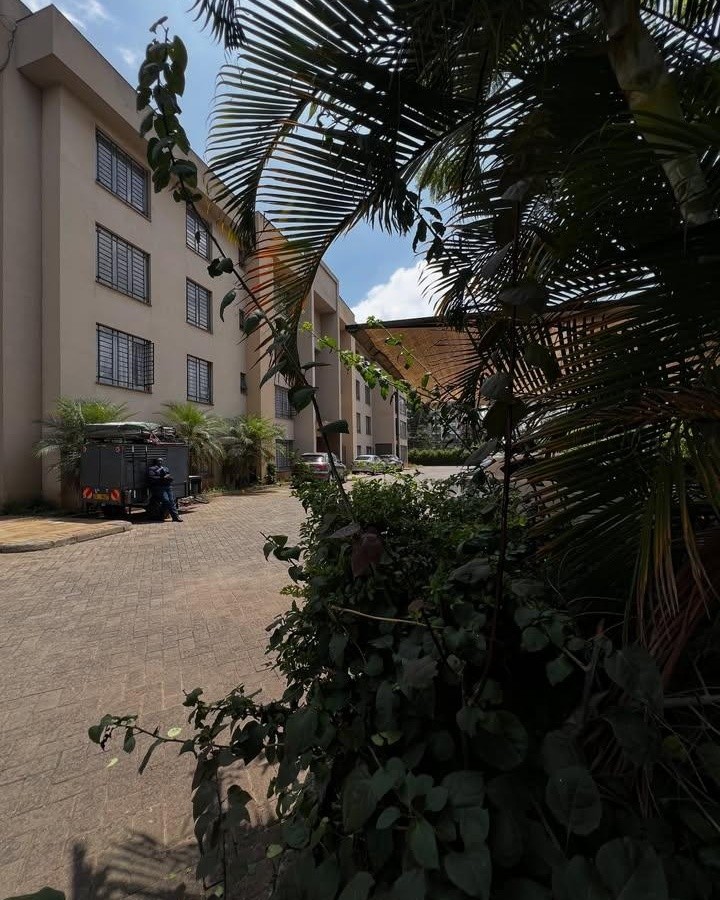 3-bedroom apartment + DSQ for rent near Yaya Centre and Prestige Plaza