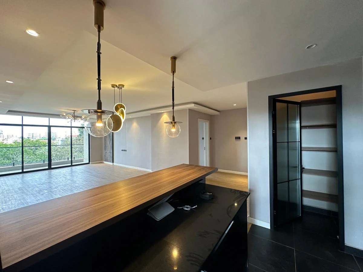 3 Bedroom Apartment + DSQ To Let in Brookside