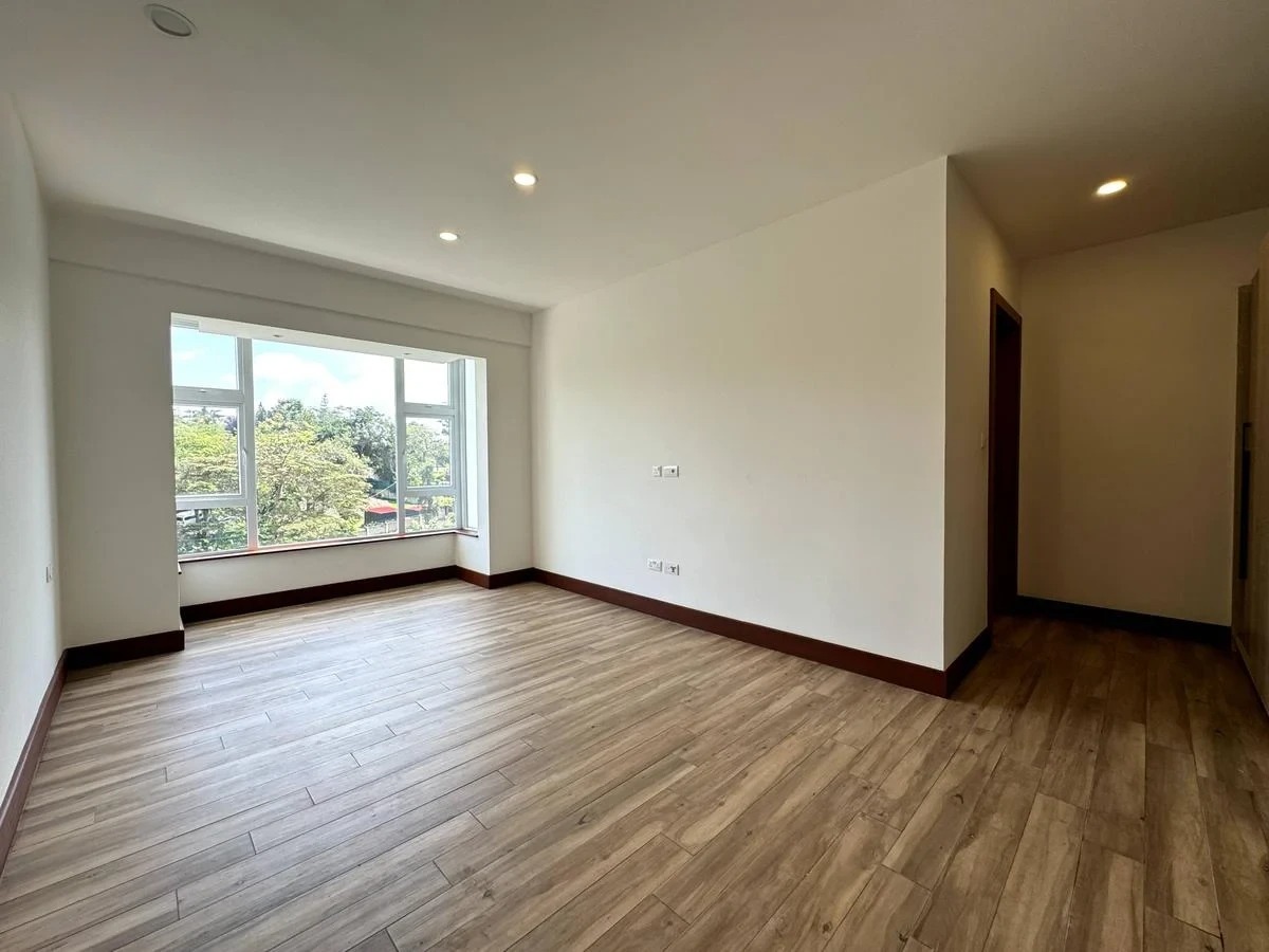 3 Bedroom Apartment ensuite + DSQ in Parklands Image