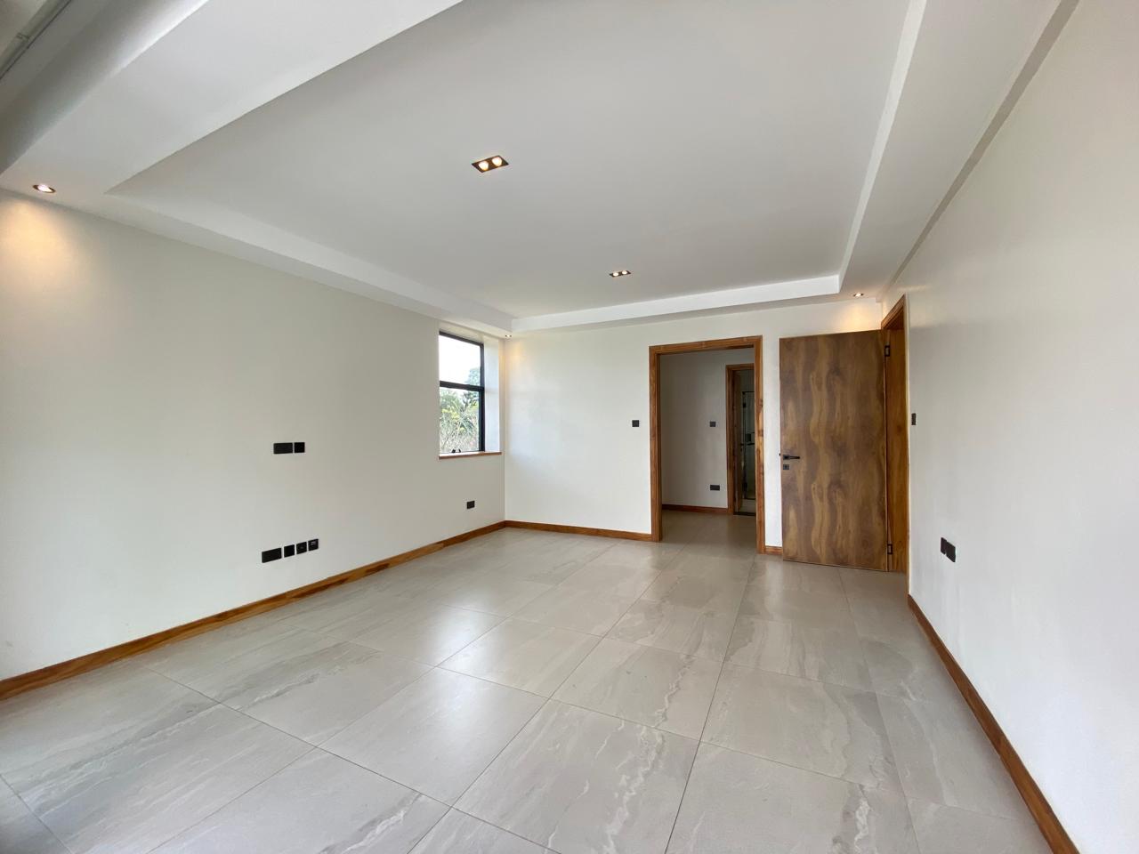 3 Bedroom Apartment Ensuite + DSQ Image