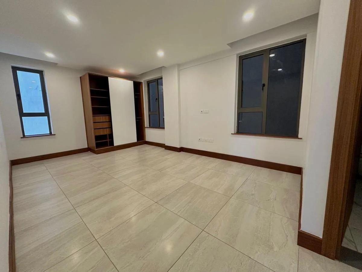 3-bedroom Apartment ensuite for rent at Rhapta rd Image