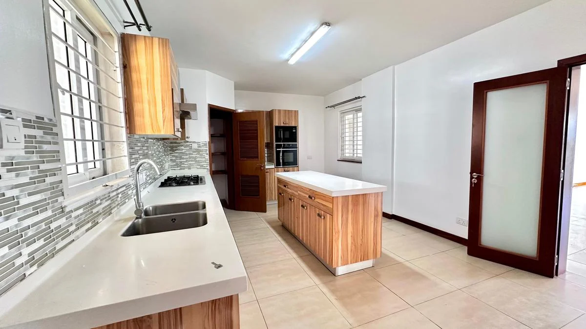 3 Bedroom Apartment Ensuite to Let in Lavington Image