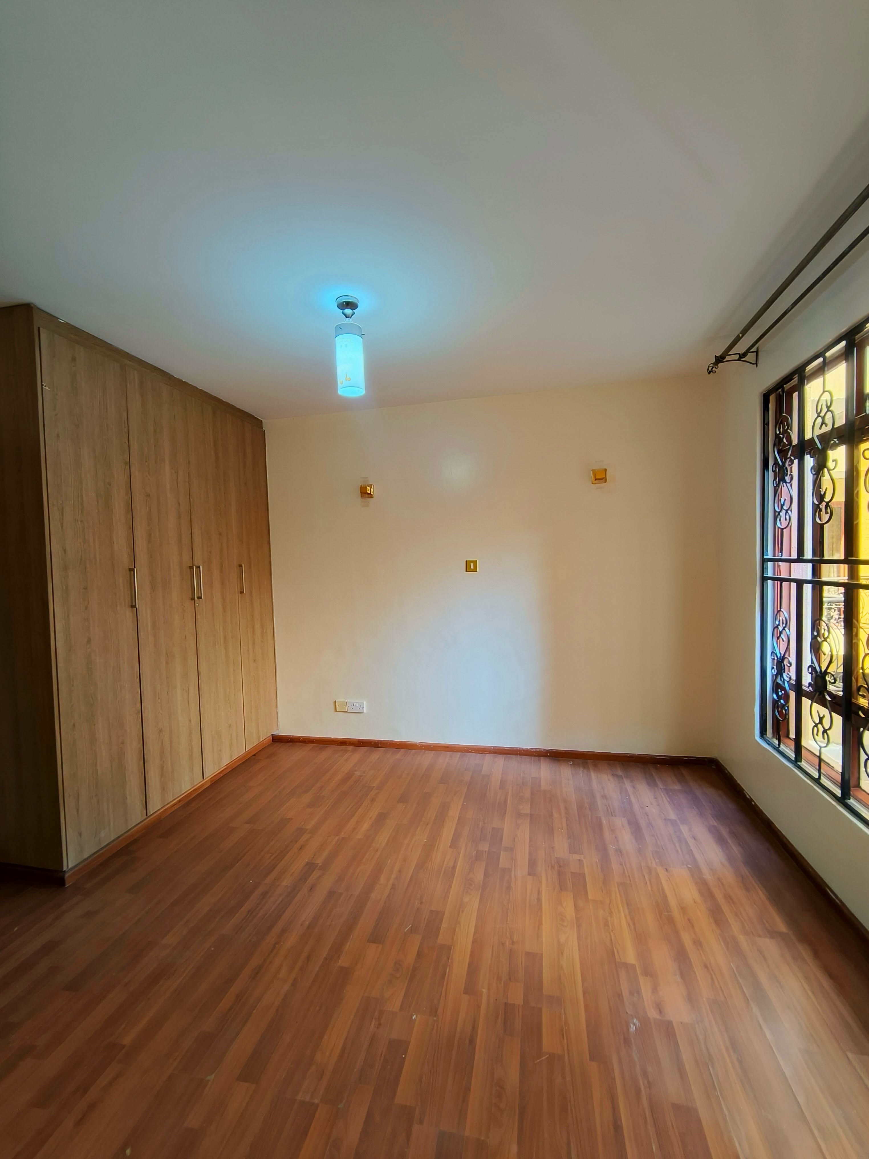3 bedroom apartment plus dsq for rent in kileleshwa Image
