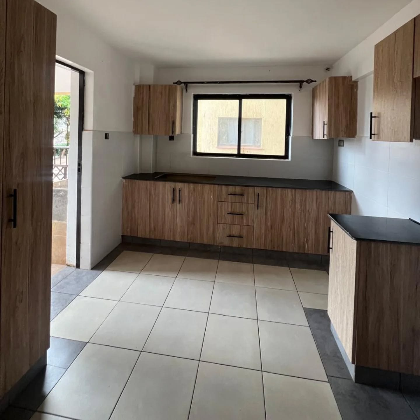 3 bedroom apartment plus dsq for sale in Waiyaki Way Image