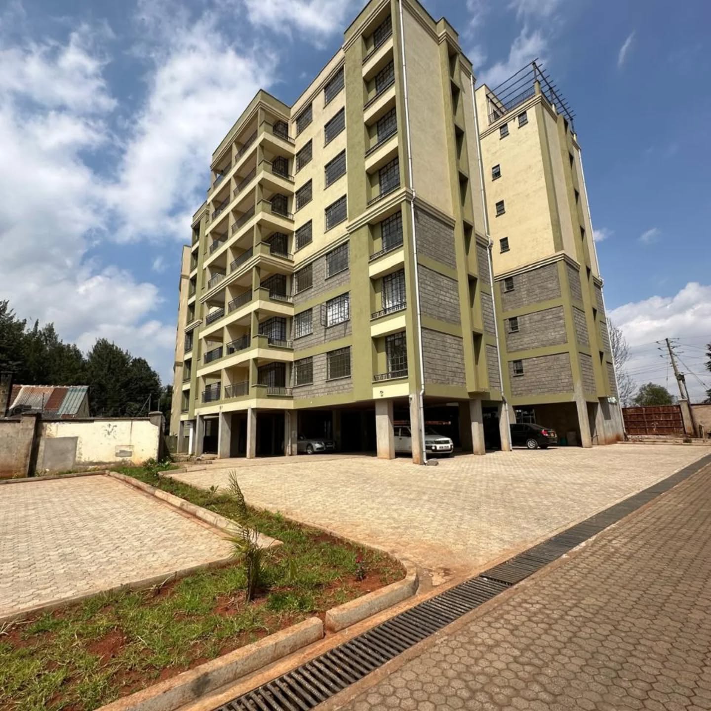 3 bedroom apartment plus dsq for sale in Waiyaki Way