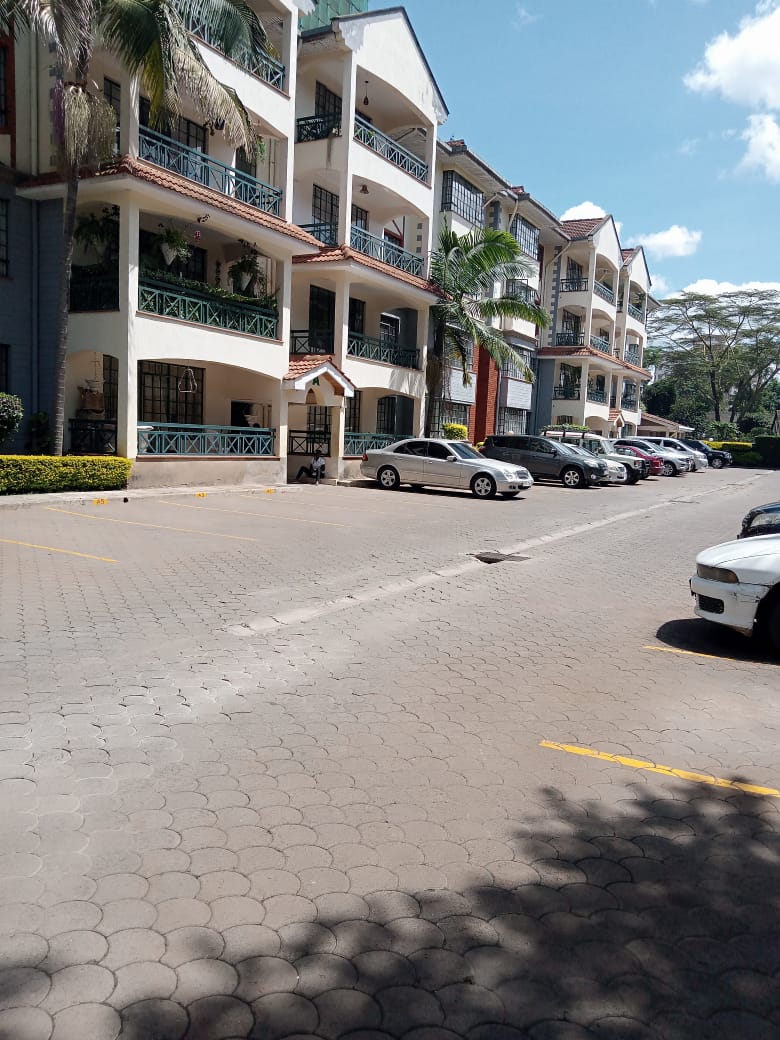 3 bedroom apartment plus Dsq to let in Lavington