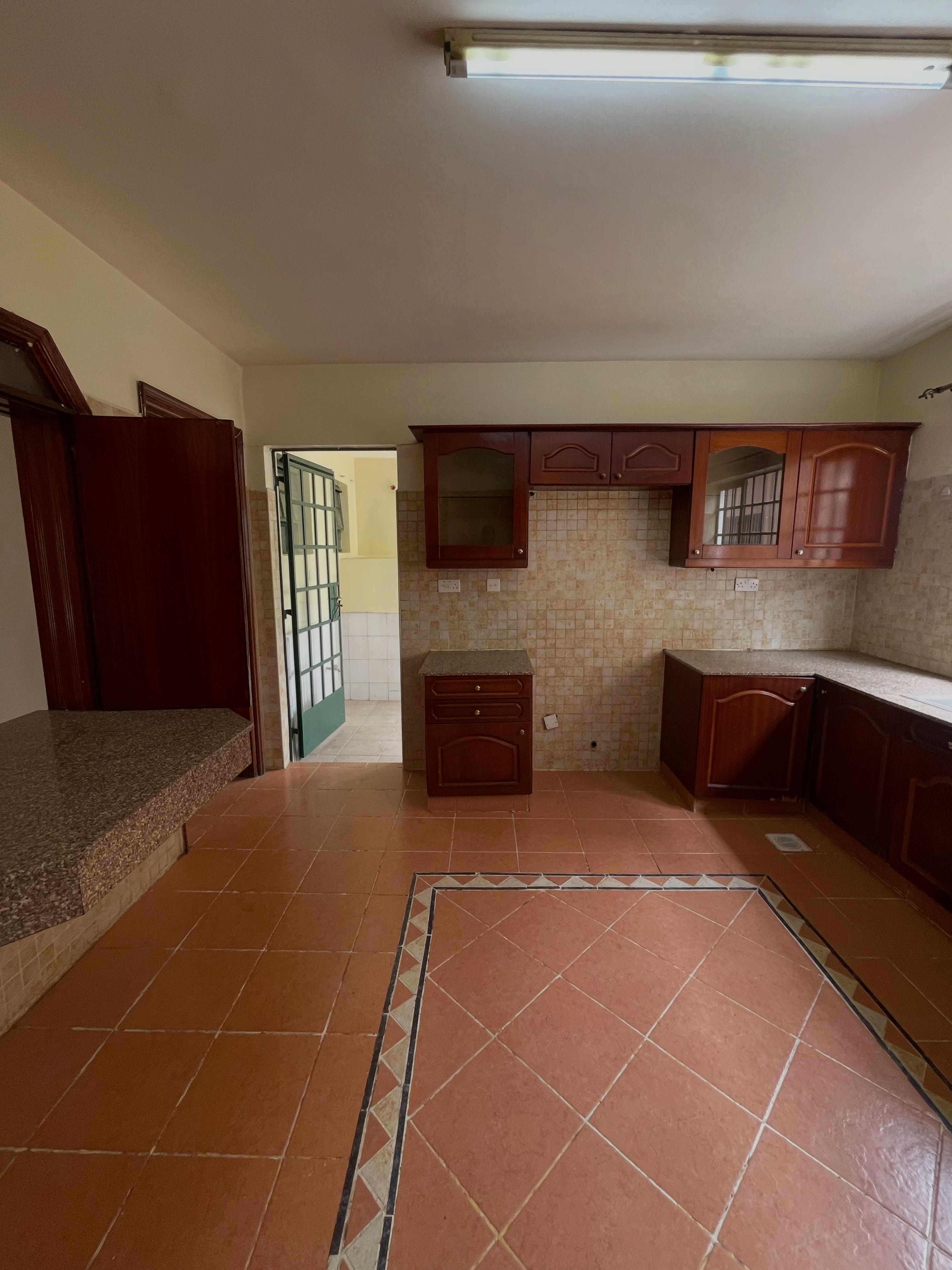 3 bedroom apartment plus dsq to let in Lavington Image