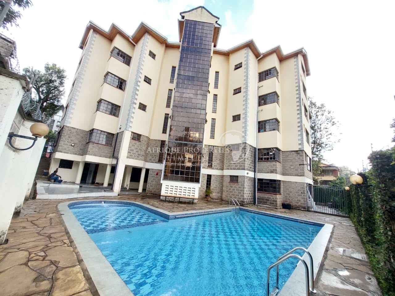 3 bedroom apartment plus sq for rent in kilimani