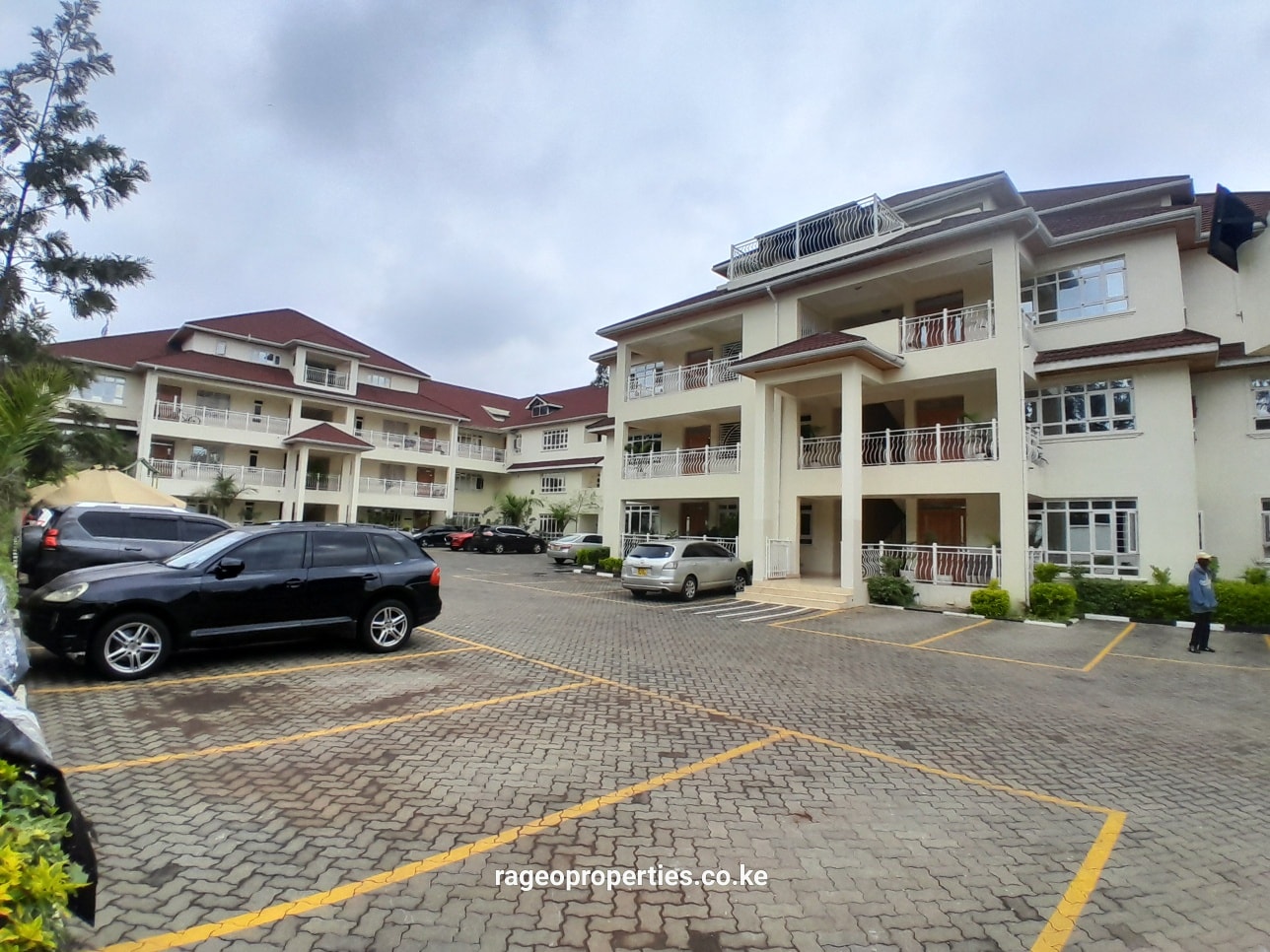 3 bedroom apartment plus sq to let in Karen