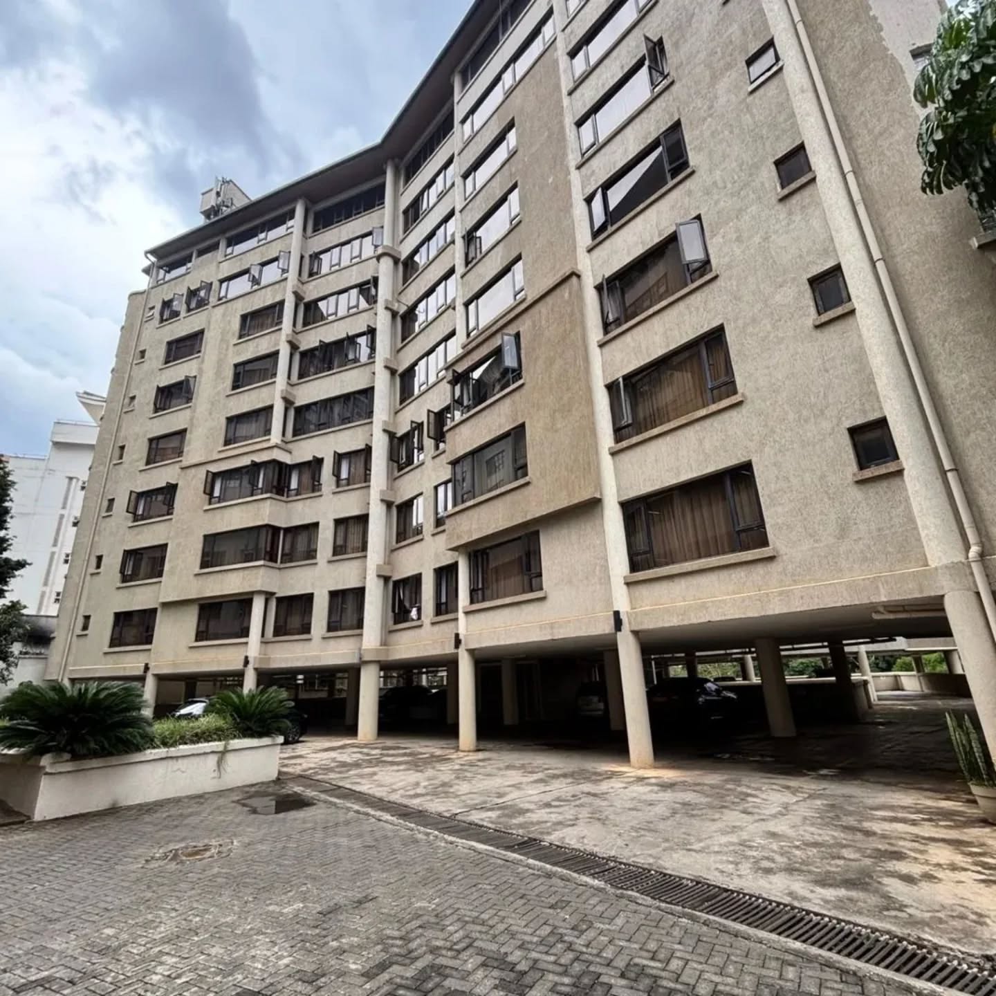 3 Bedroom Apartment + SQ for Sale in Riverside