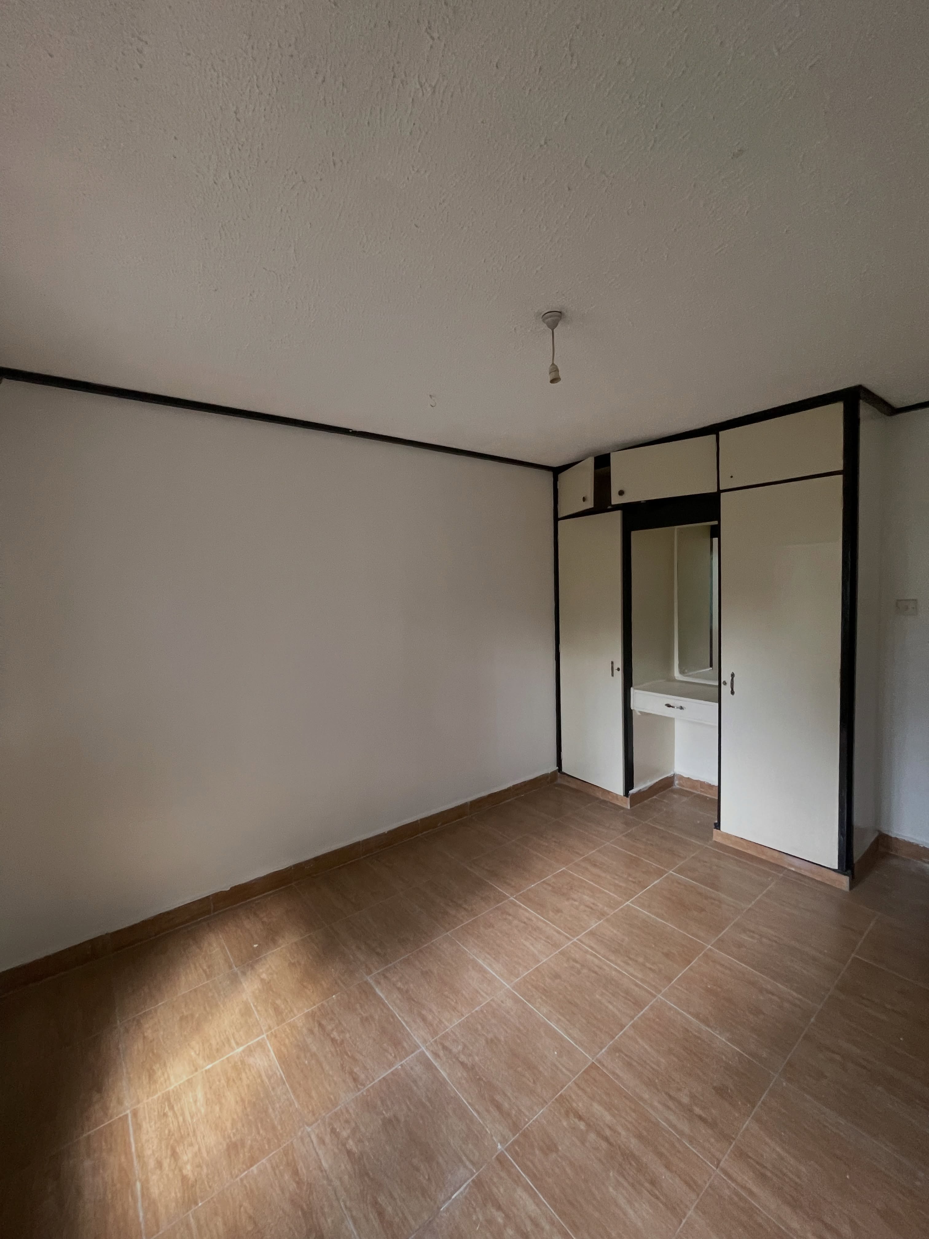 3 bedroom apartment to let in dennis pritt Image