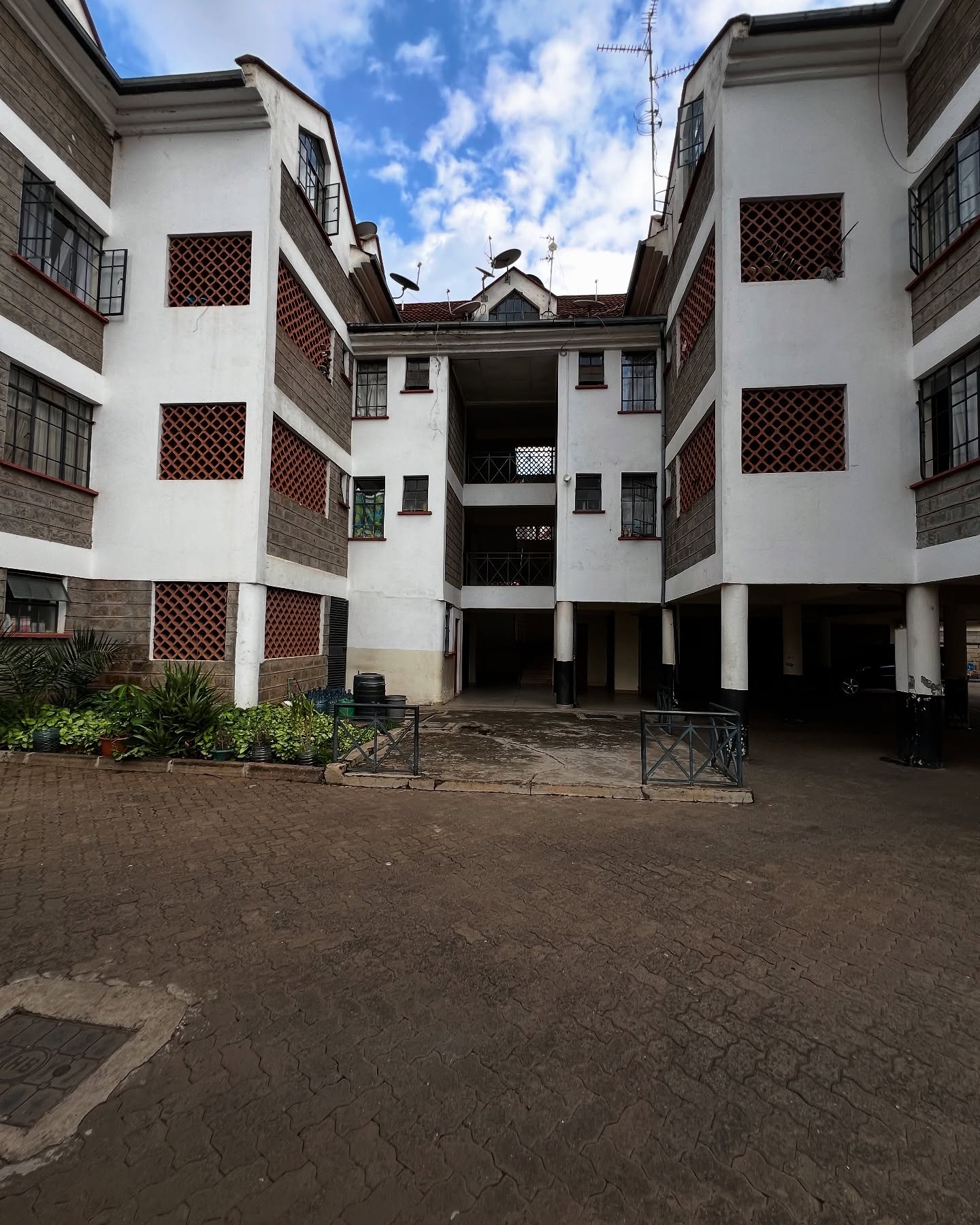 3 bedroom apartment to let in Kileleshwa area