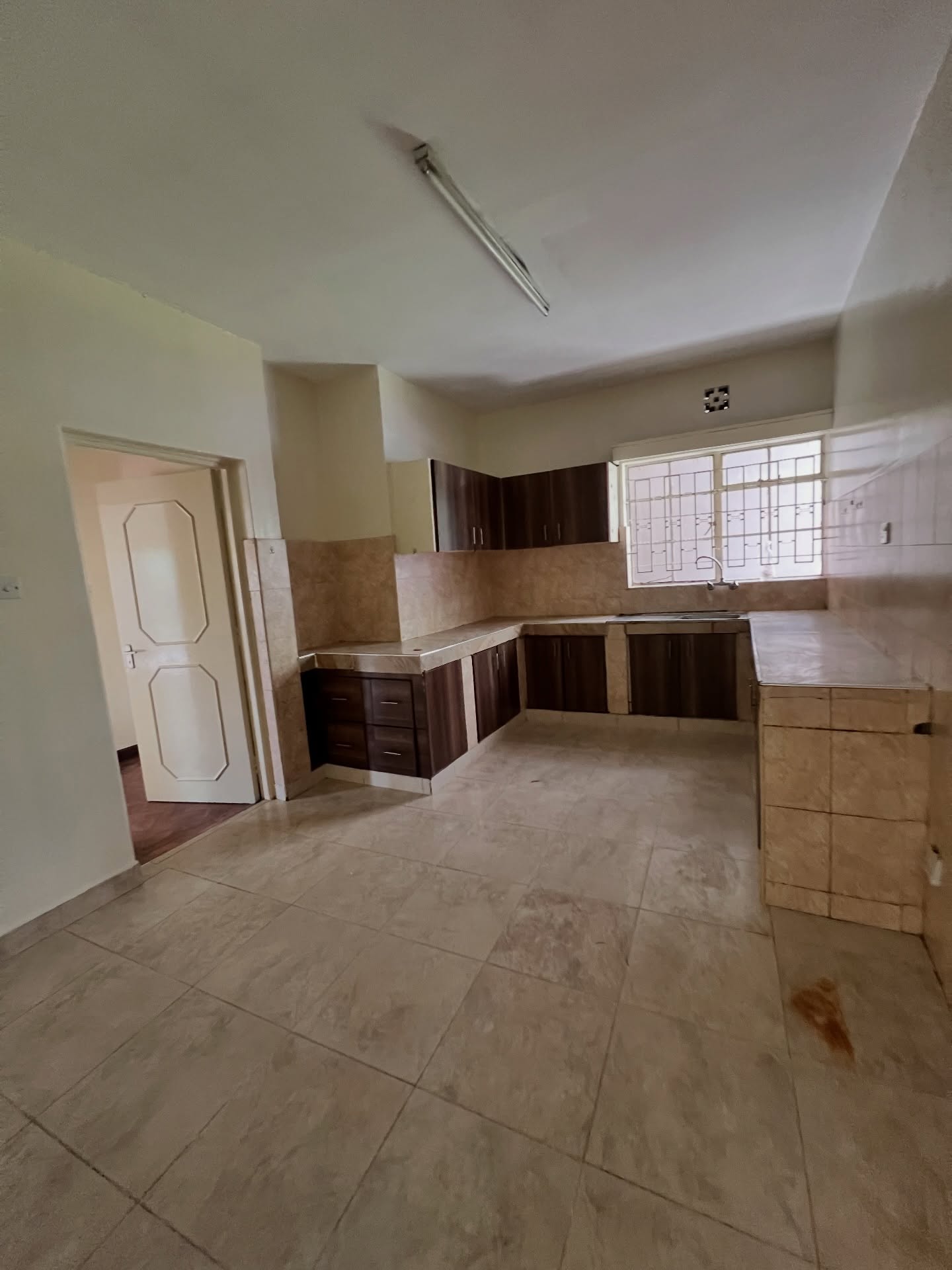 3 bedroom apartment to let in Lavington kingara road Image