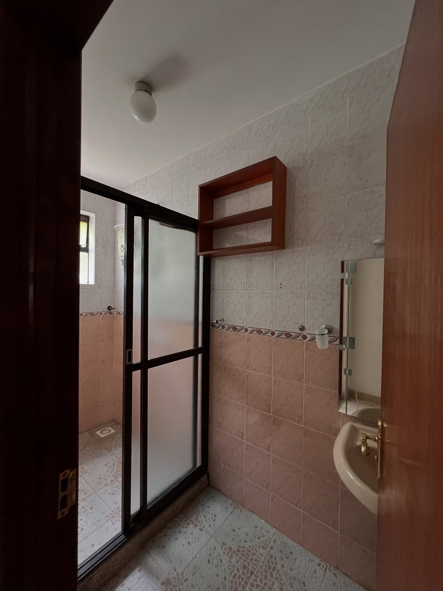 3 bedroom apartment to let in near valley arcade Image